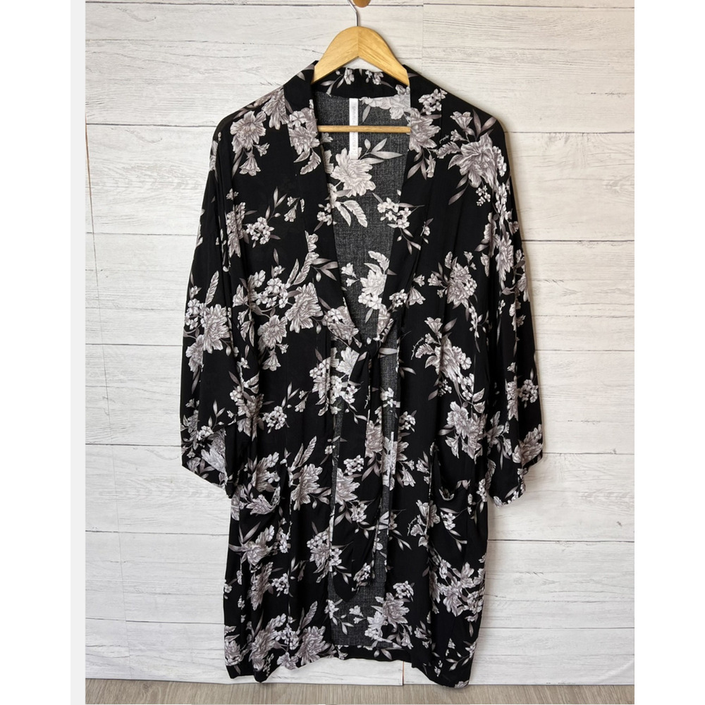 Spiritual Gangster Kimono Robe Womens Size OS Black and Gray Maya Floral Tie